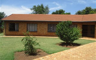 4 Bedroom House in Vanderbijlpark SE4