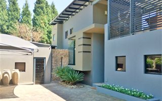 1 Bedroom Garden Cottage in Saxonwold
