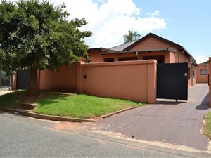 3 Bed House in Roodepoort North