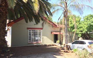 4 Bedroom House in Kensington