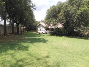 1.9 ha Land available in Clubview