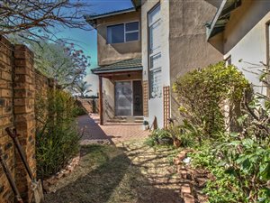 4 Bed House in Fishers Hill
