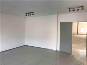 873 m² Industrial space in Eastgate