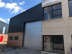 806 m² Industrial space in Clayville