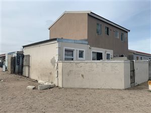 3 Bed House in Pelikan Park