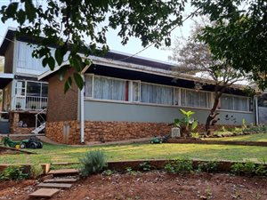8 Bed House in Val de Grace