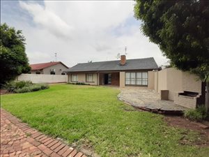 350 m² Commercial space in Waterkloof Ridge