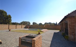 2 Bedroom Flat in Westdene