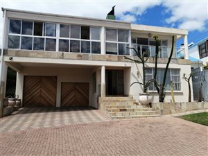 5 Bed House in De Bakke
