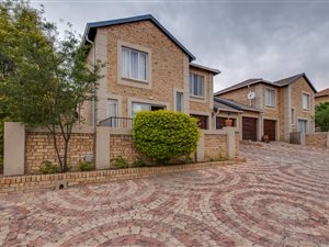 3 Bed Townhouse in Sundowner