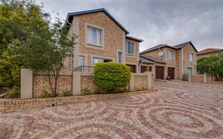 3 Bedroom Townhouse in Sundowner