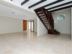 6 Bed House in Fishers Hill