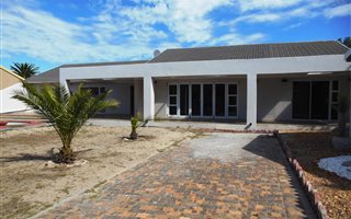 5 Bedroom House in Melkbosstrand