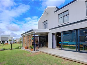 3 Bed House in Kraaibosch