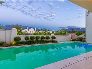 5 Bed House in De Zalze