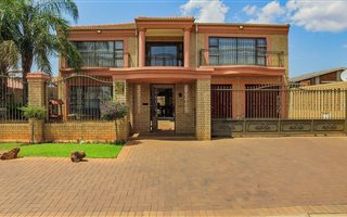 4 Bedroom House in Lenasia