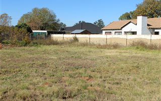 708 m² Land available in Kookrus