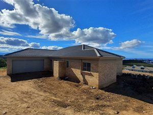 3 Bed House in Island View