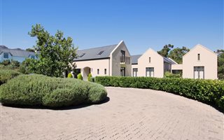 6 Bedroom House in Franschhoek