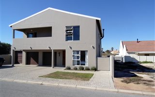 4 Bedroom House in Port Owen