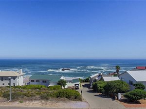 4 Bed House in Yzerfontein