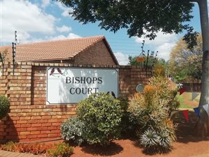 3 Bed Townhouse in Doornpoort and surrounds