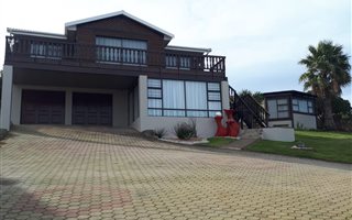 4 Bedroom House in Dana Bay