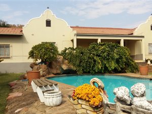 8.5 ha Farm in Zandfontein AH