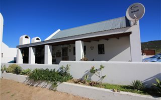 2 Bedroom House in St Helena Bay