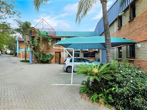 200 m² Office Space in Halfway House