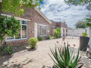 5 Bed House in Kenwyn