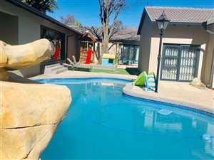 5 Bed House in Woodmead