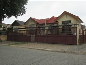 10 Bed House in Kenilworth