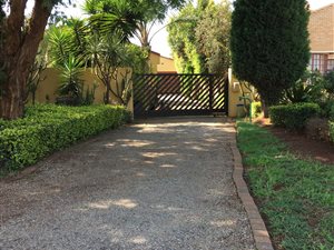 1 Bed Garden Cottage in Rooihuiskraal North