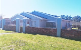 4 Bedroom House in Beverley Grove