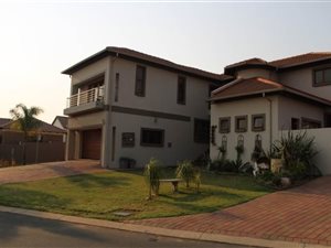 4 Bed House in Amberfield Valley
