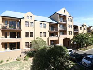 2 Bed Apartment in Klein Welgevonden