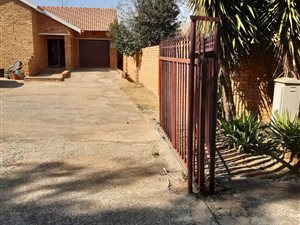 5 Bed Apartment in Fochville