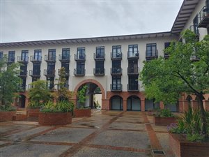 2 Bed Apartment in Onder Papegaaiberg