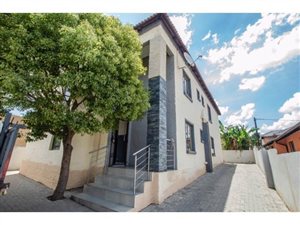 10 Bed House in Kaalfontein