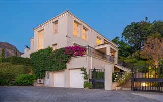 4 Bedroom House in Helderrand