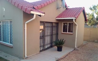 3 Bedroom House in Eikenhof