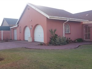 3 Bed House in Vanderbijlpark CE5