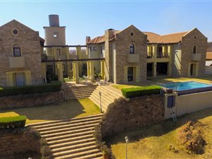 5 Bed House in Cornwall Hill