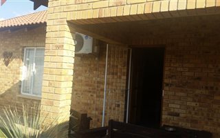 2 Bedroom Townhouse in Meiringspark