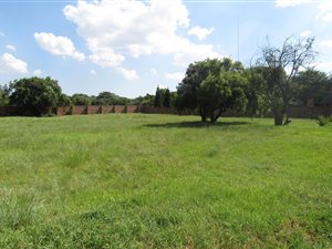 2895 m² Land available in North Riding AH