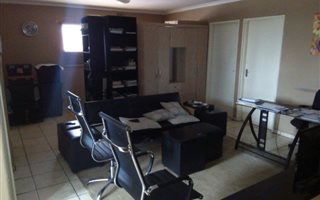 2 Bedroom Flat in Kempton Park Central