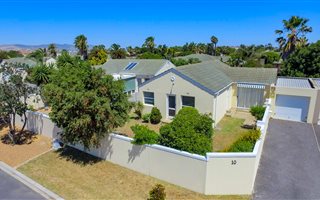 3 Bedroom House in Sunningdale