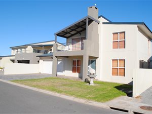 4 Bed House in Calypso Beach