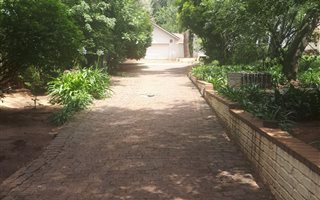 1000 m² Land available in Birdhaven